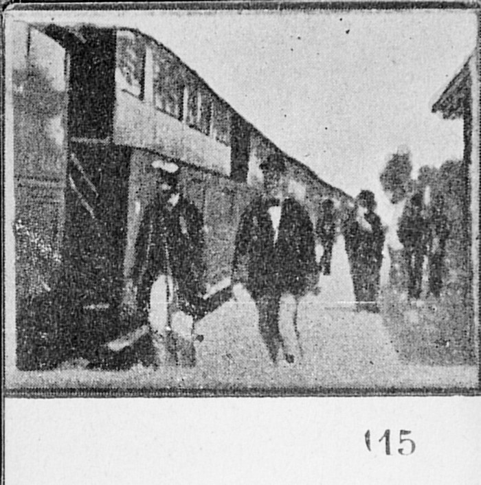 Arrivée d'un train gare de Joinville poster