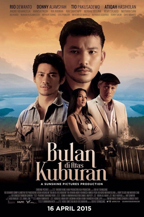 Bulan di Atas Kuburan poster